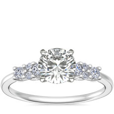 新款鉑金小巧花環鑽石訂婚戒指 （1/10 克拉總重量）
